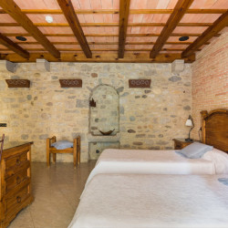 dos-camas-habitacion-historic-girona-02