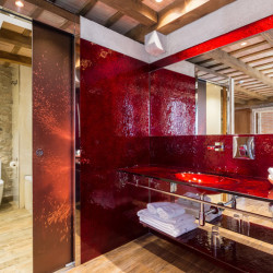 red-room-hotel-historic-girona-habitacion-singular-romantica-1