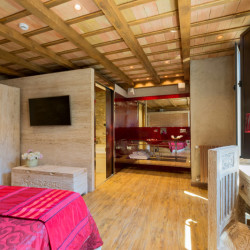 red-room-hotel-historic-girona-habitacion-singular-romantica-2